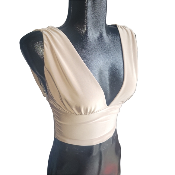 Misty Rose Cream Sleeveless V Neck Crop Top M - Picture 2 of 6